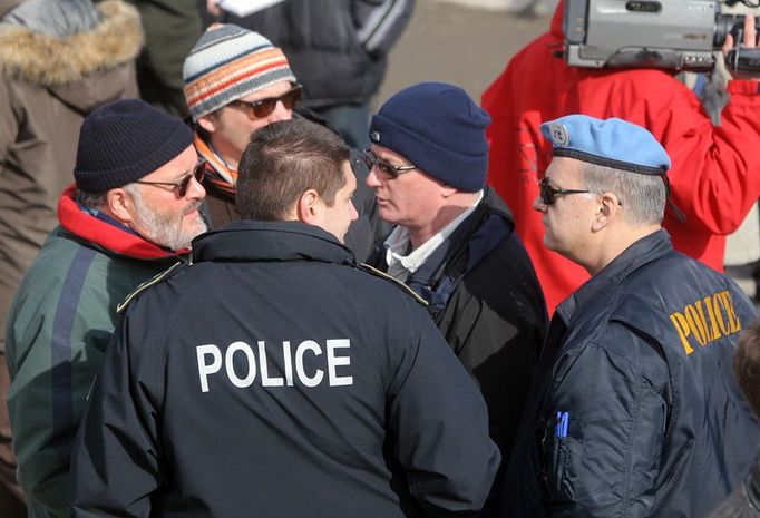 Policisté všech zemí, spojte se. Nikdo nedokázal odhadnout, jak se bude pondělní demonstrace vyvíjet.