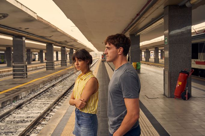 Daisy Edgar-Jonesová jako Marianne a Paul Mescal v roli Connella.