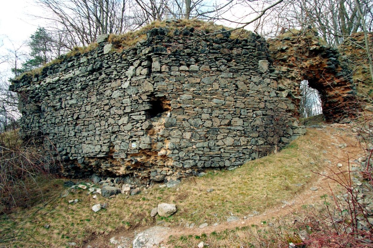 Za Jana Lucemburského byl vystavěn první hrad s pouze vojenskou funkcí, Preitenstein. Mohl pojmout a ubytovat velký počet vojáků a připomíná tak spíše opevněný tábor.