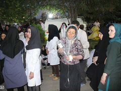 Zranění Íránci čekají na ošetření.