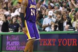 Kobe Bryant, zklamaný kapitán Los Angeles Lakers.