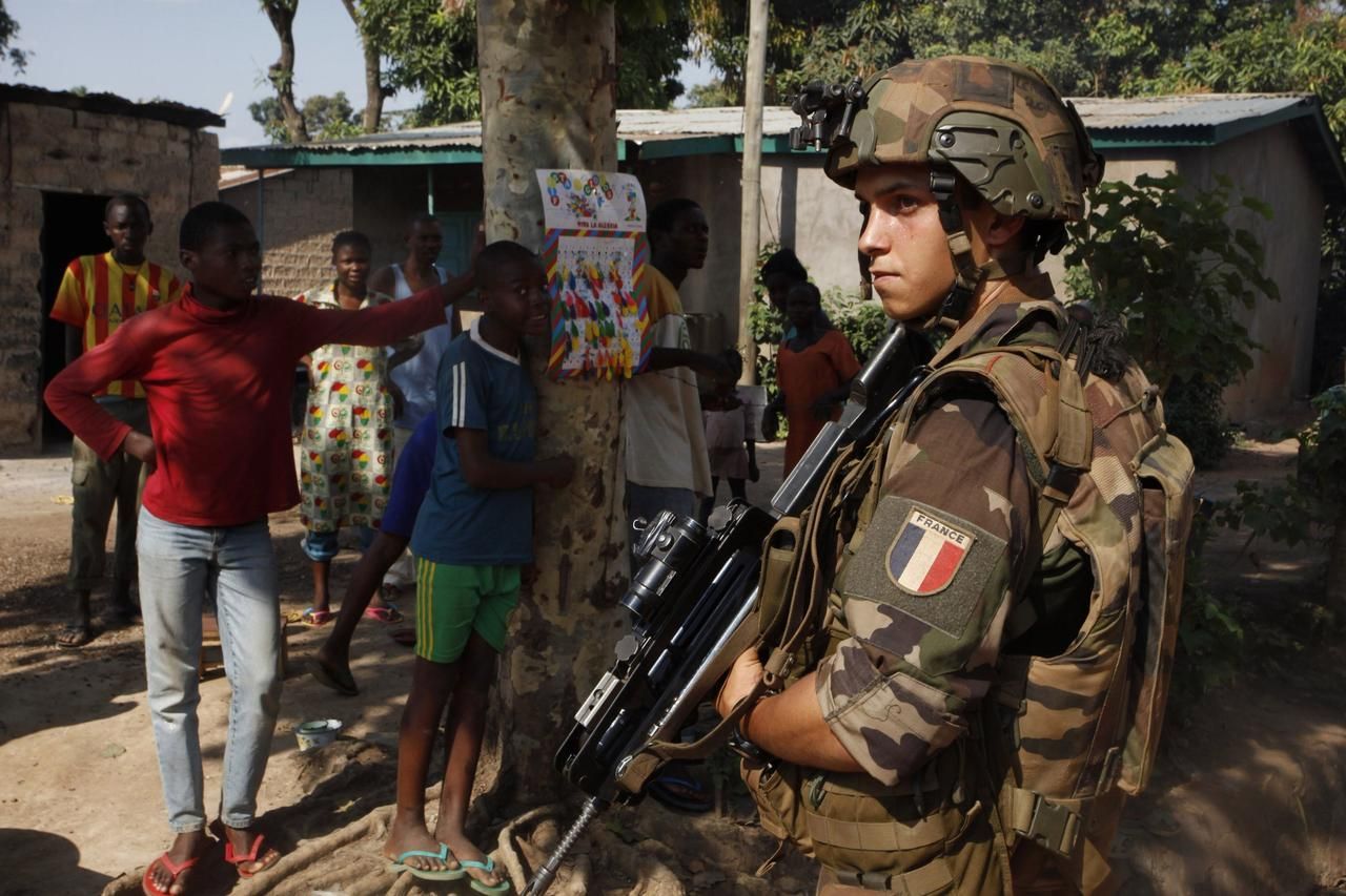 Mrtví ve Středoafrické republice, Francie posílí vojska