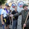Poloautomatiční střelci protestují před Žofínem