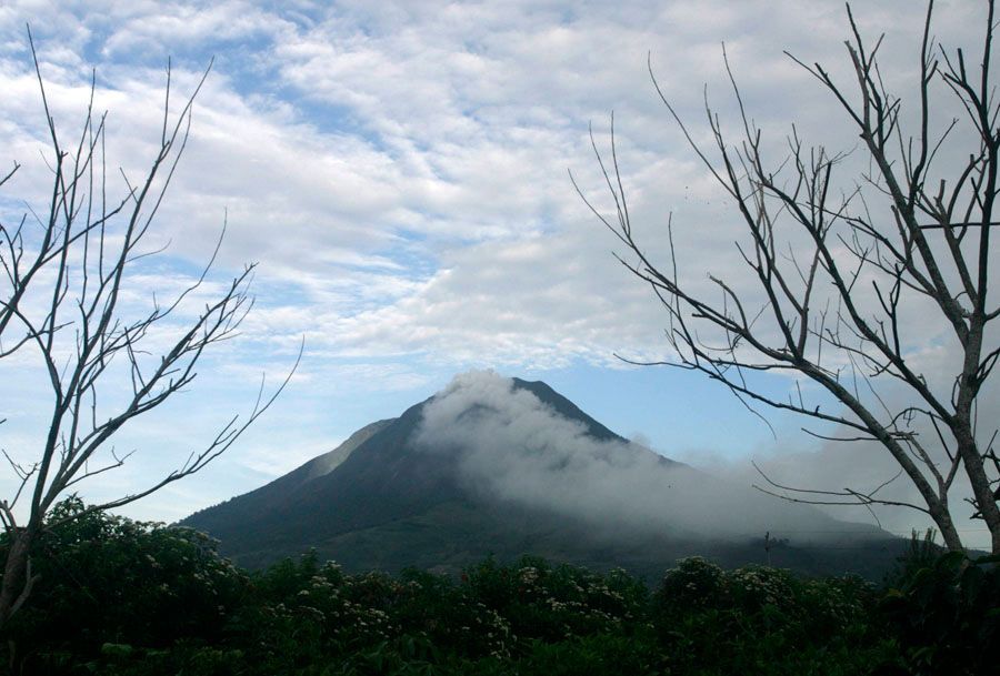 Na Sumatře vybuchla sopka