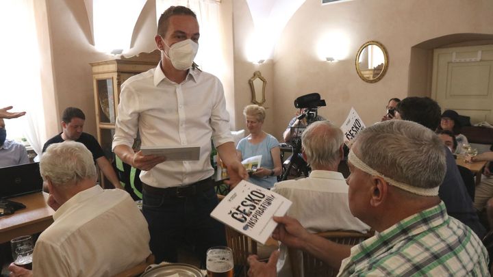Bartoš dostal na pirátskou palubu první seniory. V Praze zájem je, venkovu vadí dredy; Zdroj foto: Radek Bartoníček