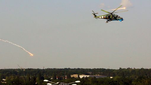 Masivní ofenziva vedla k vytlačení proruských ozbrojenců z letiště v Doněcku.