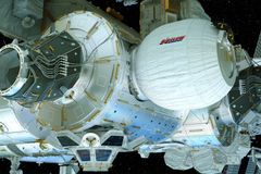 Astronauti poprvé vkročili do nafukovacího modulu. Na ISS zůstane napojen ještě dva roky