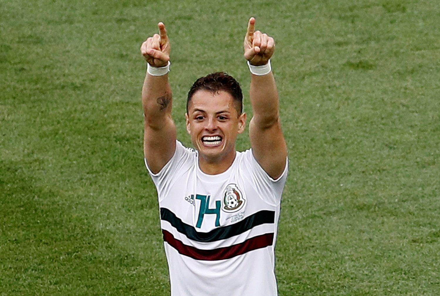 Javier Hernández slaví gól v zápase Jižní Korea - Mexiko na MS 2018