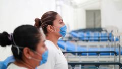 Zdravotní sestry v Mexiku v novém zařízení otevřeném kvůli koronaviru.