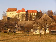 Obec Kámen se stejnojmenným hradem