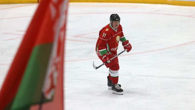 Alexandr Lukašenko v listopadu 2020 během turnaje amatérů v Minsku