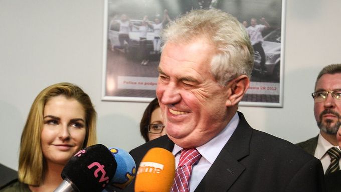 Se slovenskými novináři už Miloš Zeman mluvit nechce. Komentář Sme ho urazil.