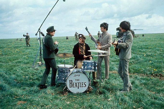 The Beatles při práci na filmu Richarda Lestera Help!