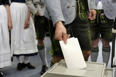 Online přenos: Probíhá sčítání výsledků voleb