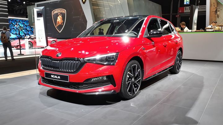 Škoda na prahu doby elektrické. Ve Frankfurtu má nejmenší i největší vůz do zásuvky