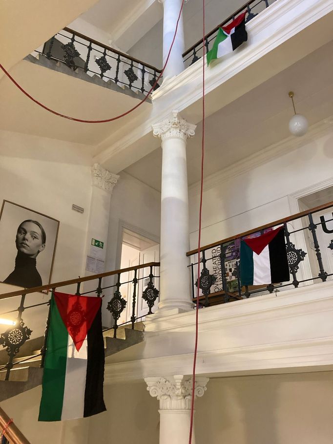 Protest propalestinských studentů na pražském FAMU