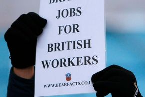 Britové protestují proti zahraniční pracovní síle