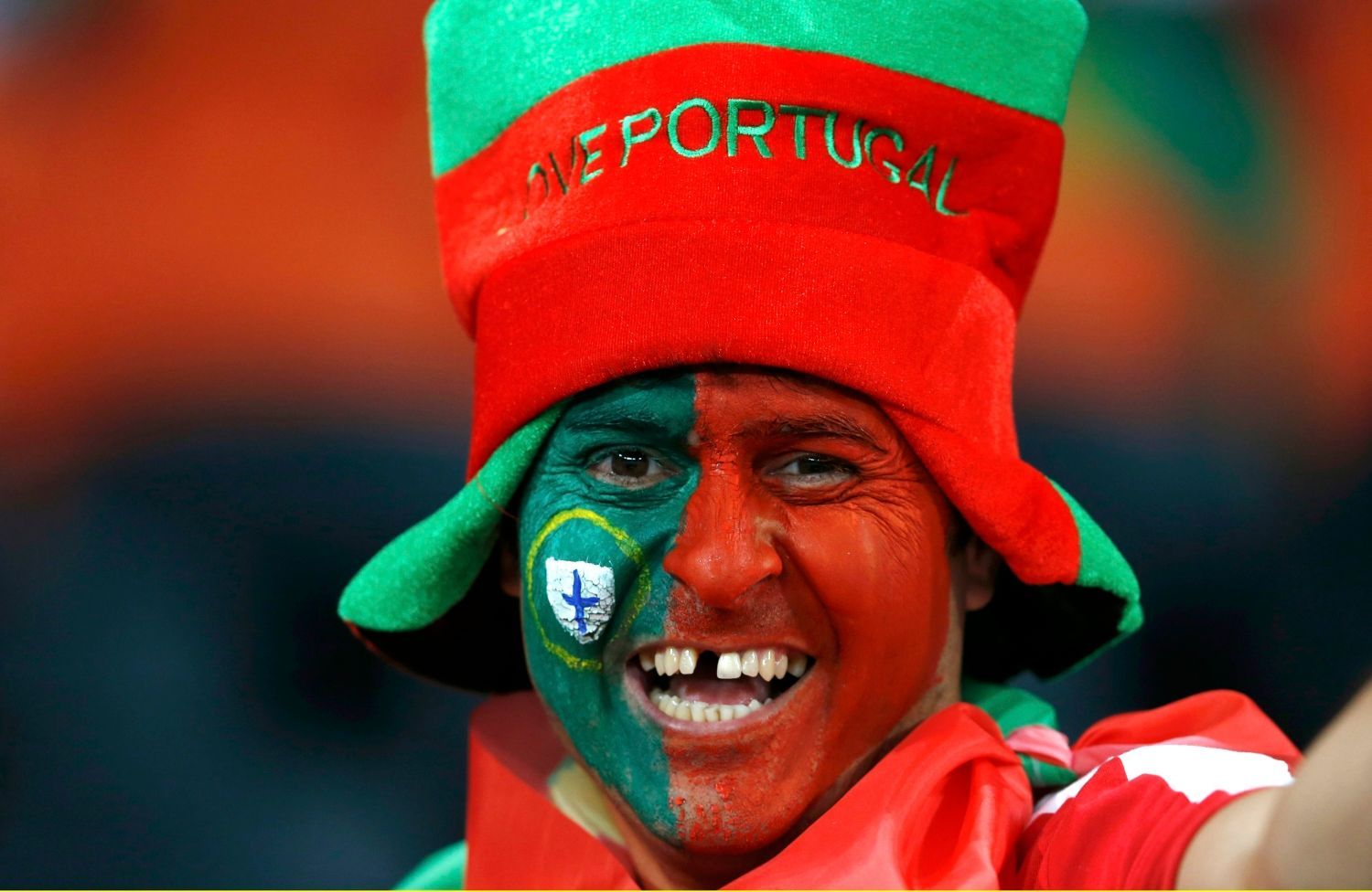 Fanoušci před semifinálovým utkáním Portugalska se Španělskem na Euru 2012.