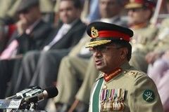 Mušarafovi hrozí smrt. Osvobozují ho ale bomby Talibánu