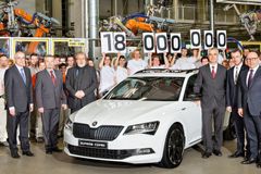 Škoda už ve své historii vyrobila 18 milionů aut. Jubilejní byl bílý superb