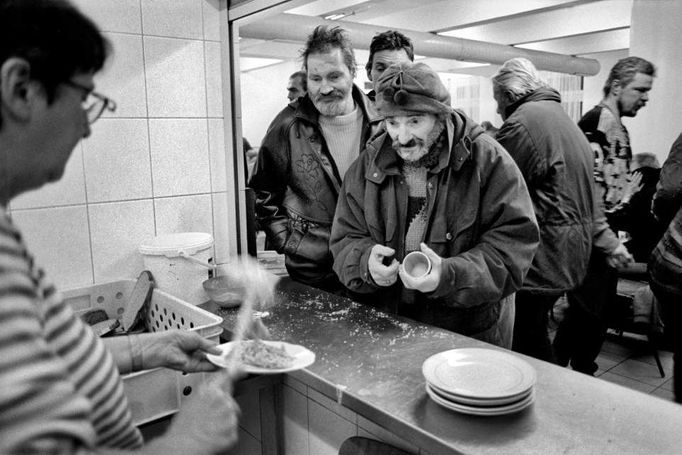 V rámci grantového projektu fotografka dokumentovala působení nestátních neziskových organizací zaměřených na pomoc sociálně slabým a nepřizpůsobivým v Praze.