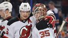 Cory Schneider a Patrik Eliáš slaví výhru New Jersey