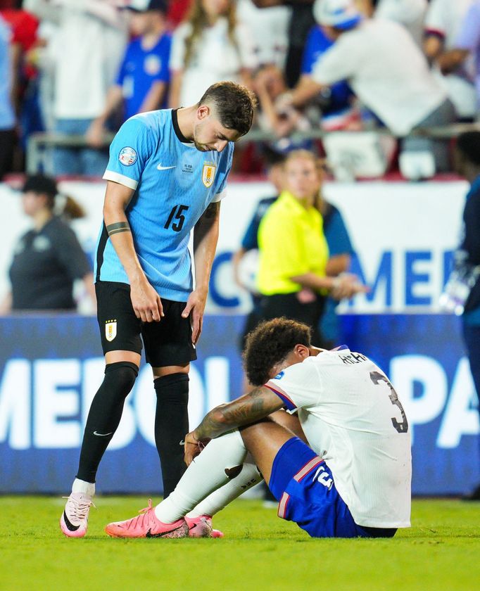 Americký obránce Chris Richards na Copě América po posledním utkání ve skupině, v němž USA podlehly Uruguayi 0:1.