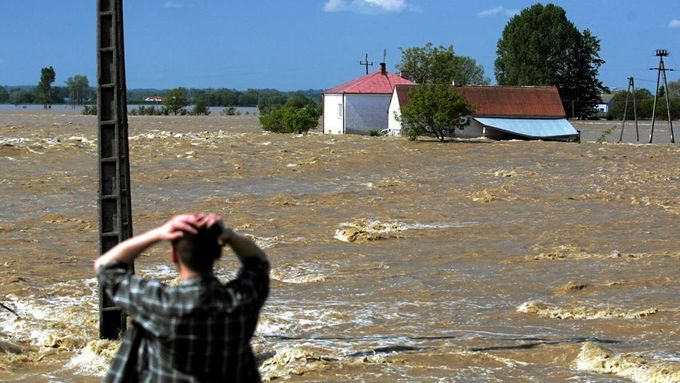 První vlna povodní zasáhla Polsku před týdnem, stejně jako Moravu