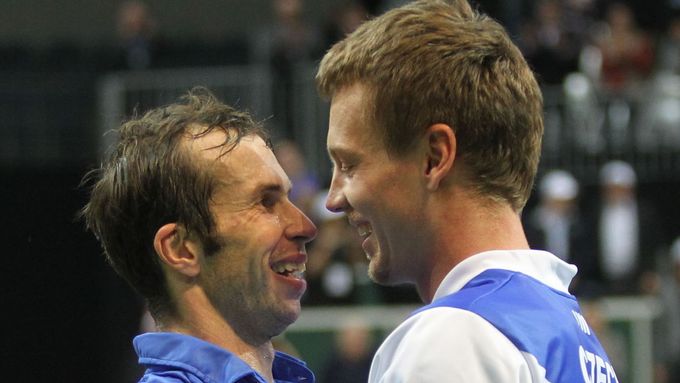 Takto se Radek Štěpánek a Tomáš Berdych radovali loni z triumfu v Davisově poháru.