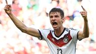 Nejvíc první dámu německé politiky potěšil Thomas Müller, který se postaral o vůbec první hattrick na brazilském turnaji.