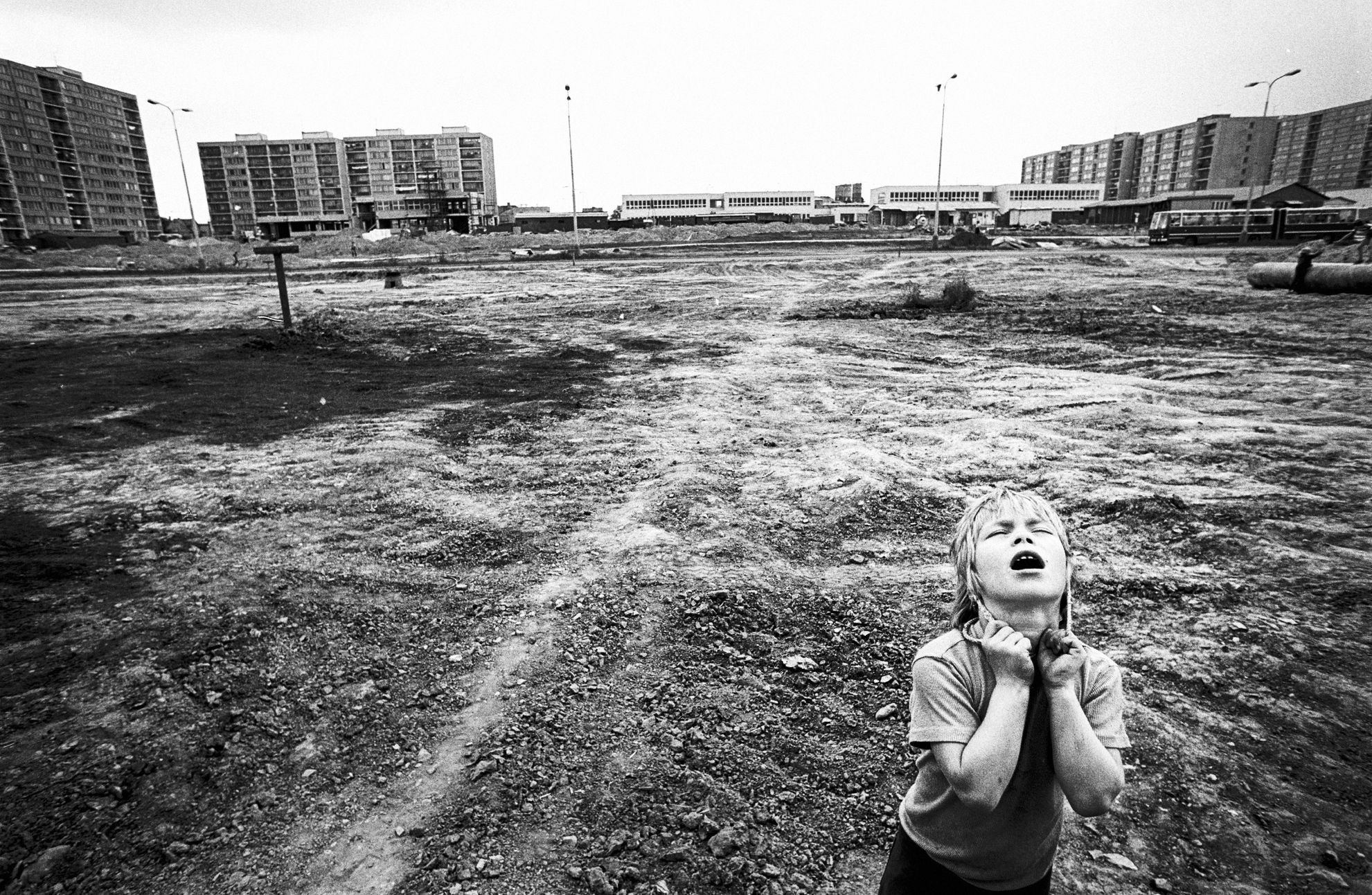 Jedinečné retro. Fotografie Jaromíra Čejky ukazují dávný život na sídlišti v Praze