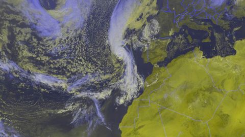 Bouře Ophelia udeřila na Irsko, vítr fouká rychlostí 140 km/h. Pak zasáhne Skotsko