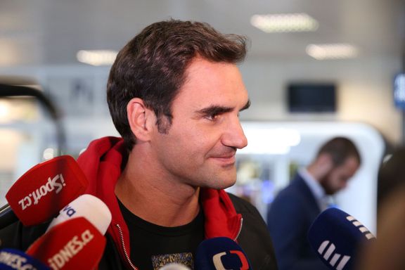 Roger Federer na pražském letišti krátce pohovořil s novináři