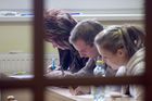 Tisíce volných míst na VŠ: Školné může vyhnat Slováky