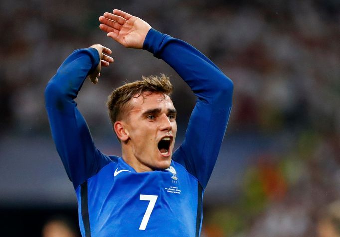 ME 2016, Francie–Německo: Antoine Griezmann slaví gól na 2:0.