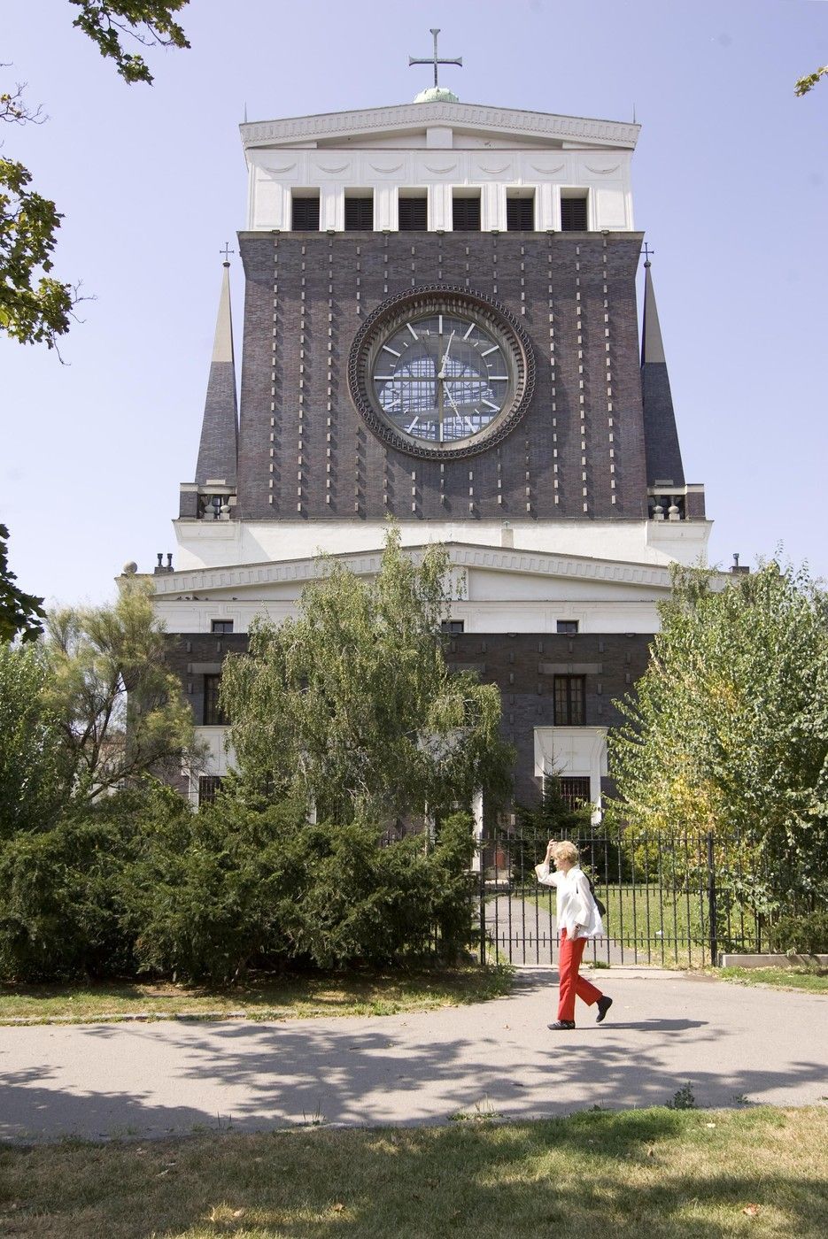 Kostel Nejsvětějšího srdce Páně, Praha, Vinohrady, Náměstí Jiřího z Poděbrad, historie, stavba, Domácí