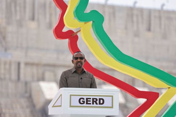 Etiopský premiér Abiy Ahmed hovoří během slavnostního otevření Velké etiopské renesanční přehrady (GERD), vybudované na Modrém Nilu v Gubě v regionu Benishangul-Gumuz.