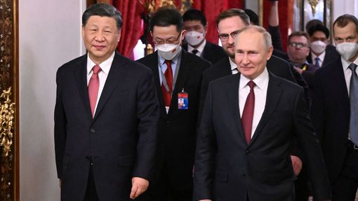 Si Ťin-pching na návštěvě ruského prezidenta Vladimira Putina v Rusku.
