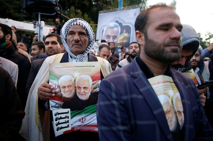 Íránci truchlí na pohřbu generála Kásema Sulejmáního