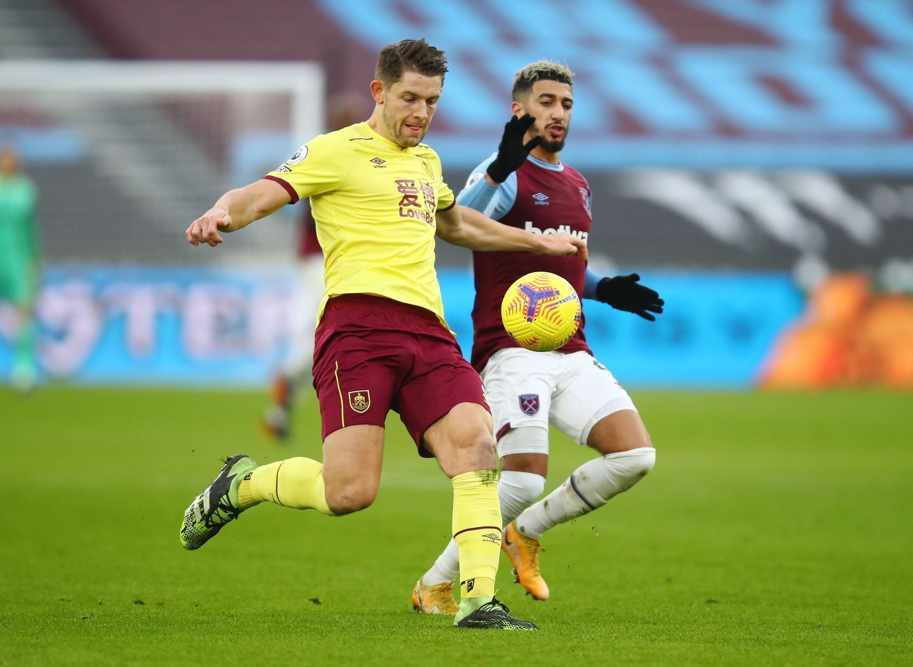 fotbal, anglická liga 2020/2021, Premier League - West Ham United v Burnley James Tarkowski, Said Benrahma
