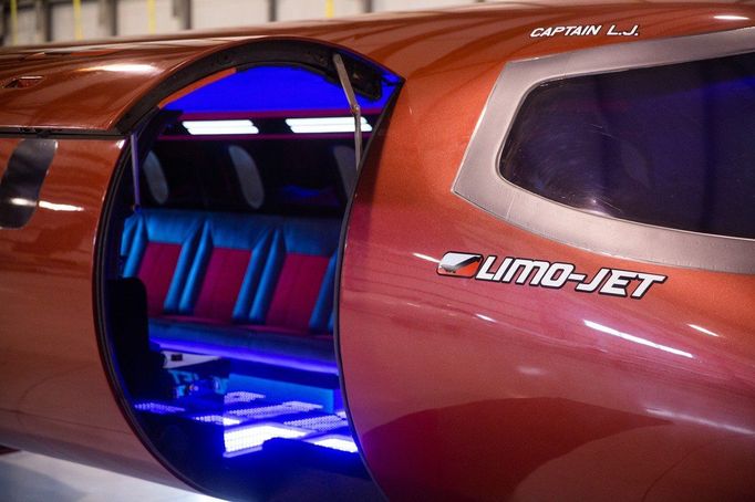 Jak vypadá auto Learjet Limo za 5 miliónů USD, které bylo vyrobené z tryskového letadla.