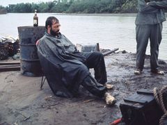 Podle legendy se Francis Ford Coppola při natáčení Apokalypsy schoval před štábem v nečinné sopce.