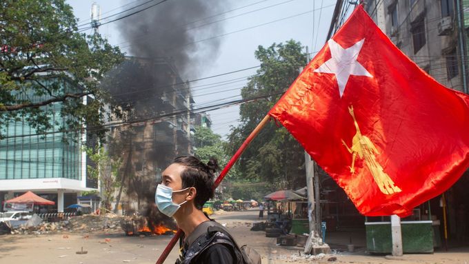 Protesty v Barmě proti vojenskému puči, snímek z 27. března 2021