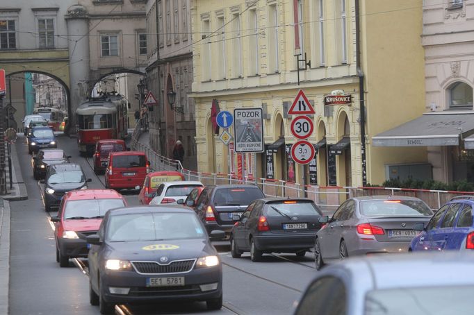 Smetanovo nábřeží
Zprovoznění tunelu Blanka samo o sobě nepovede k zásadnímu snížení provozu na Smetanově nábřeží.