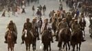 Indian policemen mounted on their horses clear the way for a religious procession near the banks of the river Ganges ahead of the "Kumbh Mela" (Pitcher Festival) in the northern Indian city of Allahabad January 11, 2013. During the festival, Hindus take part in a religious gathering on the banks of the river Ganges. "Kumbh Mela" will return to Allahabad in 12 years. REUTERS/Ahmad Masood (INDIA - Tags: RELIGION SOCIETY ANIMALS) Published: Led. 11, 2013, 6:34 odp