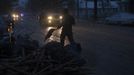 A man clears debris in icy rain from the front yard of his neighborhood which was left destroyed by Hurricane Sandy in the Staten Island borough of New York November 7, 2012. A wintry storm dropped snow on the U.S. Northeast on Wednesday and threatened to bring dangerous winds and flooding to a region still climbing out from the devastation of Superstorm Sandy. The Nor'easter storm added misery to thousands of people whose homes were destroyed by Sandy, which killed 120 people when it smashed ashore on October 29 in the New York-New Jersey area, swallowing entire neighborhoods with rising seawater and blowing homes from their foundations. REUTERS/Adrees Latif (UNITED STATES - Tags: DISASTER ENVIRONMENT) Published: Lis. 7, 2012, 10:43 odp.