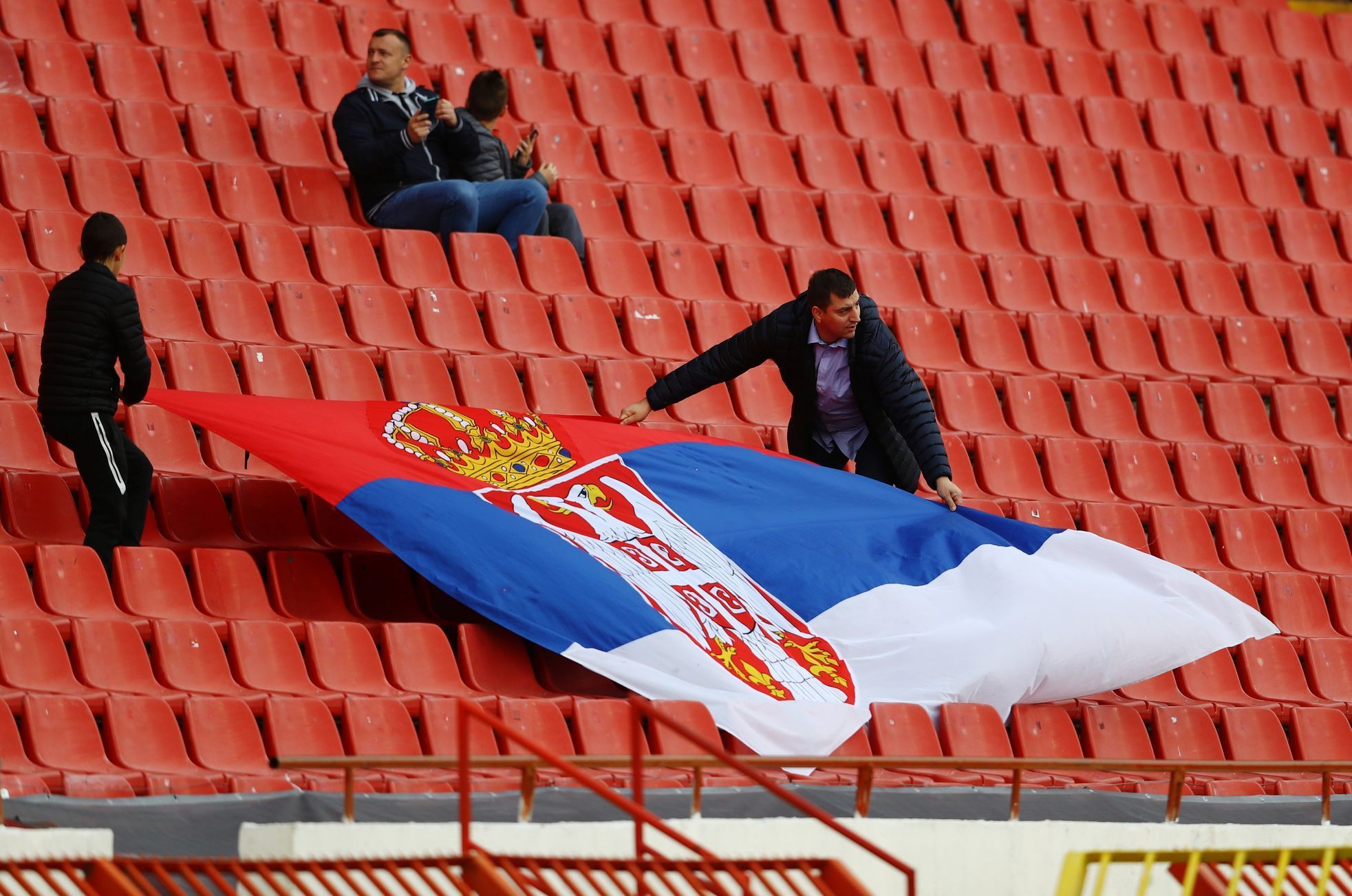 Srbská vlajka v kvalifikaci o Euro 2020