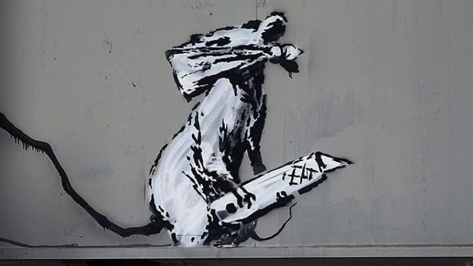 Banksyho dílo v areálu Centre Pompidou v Paříži.