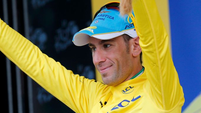 Vincenzo Nibali je po desáté etapě opět ve žlutém trikotu