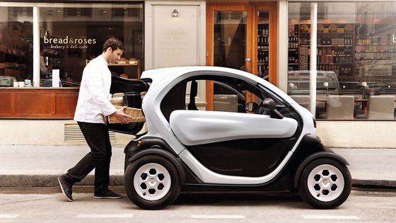 Renault Twizy, malé vozítko, které ani není autem. Hodí se do města a vejdou se do něj maximálně dva